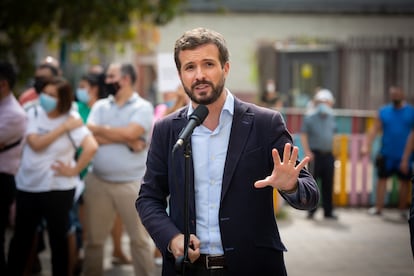 El presidente del PP, Pablo Casado, realiza una intervención en el barrio de la Salud de Badalona (Barcelona), el pasado 17 de septiembre.