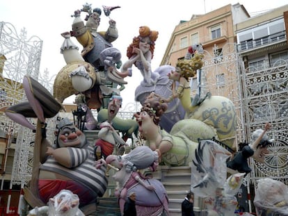 Falla ganadora, de la calles Cuba-Literato Azor&iacute;n de Valencia.