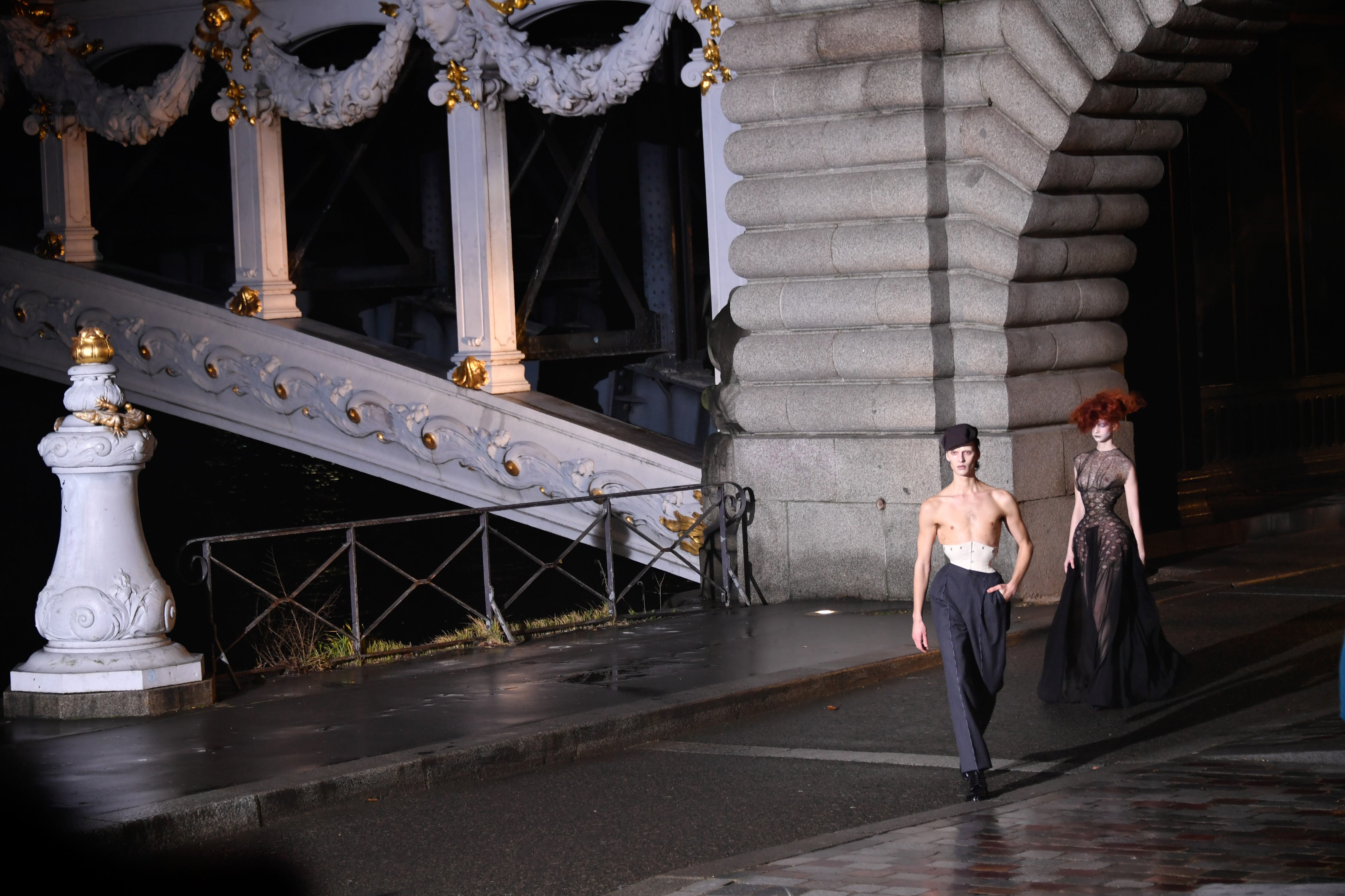 Parte del desfile de Martin Margiela en la semana de la moda de París, el 25 de enero de 2024.
