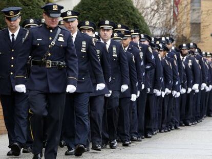 Membros da polícia de NY no funeral de Wenjian Liu.