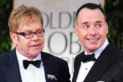 Sir Elton John y su marido, David Furnish, en los Globos de Oro el pasado domingo en Los Ángeles.