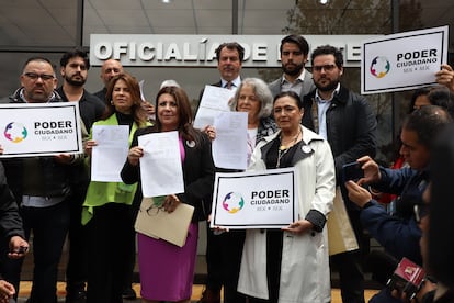 Integrantes de Poder Ciudadano impugnan contra jueces electos, en el Instituto Nacional Electoral, el 19 de junio.