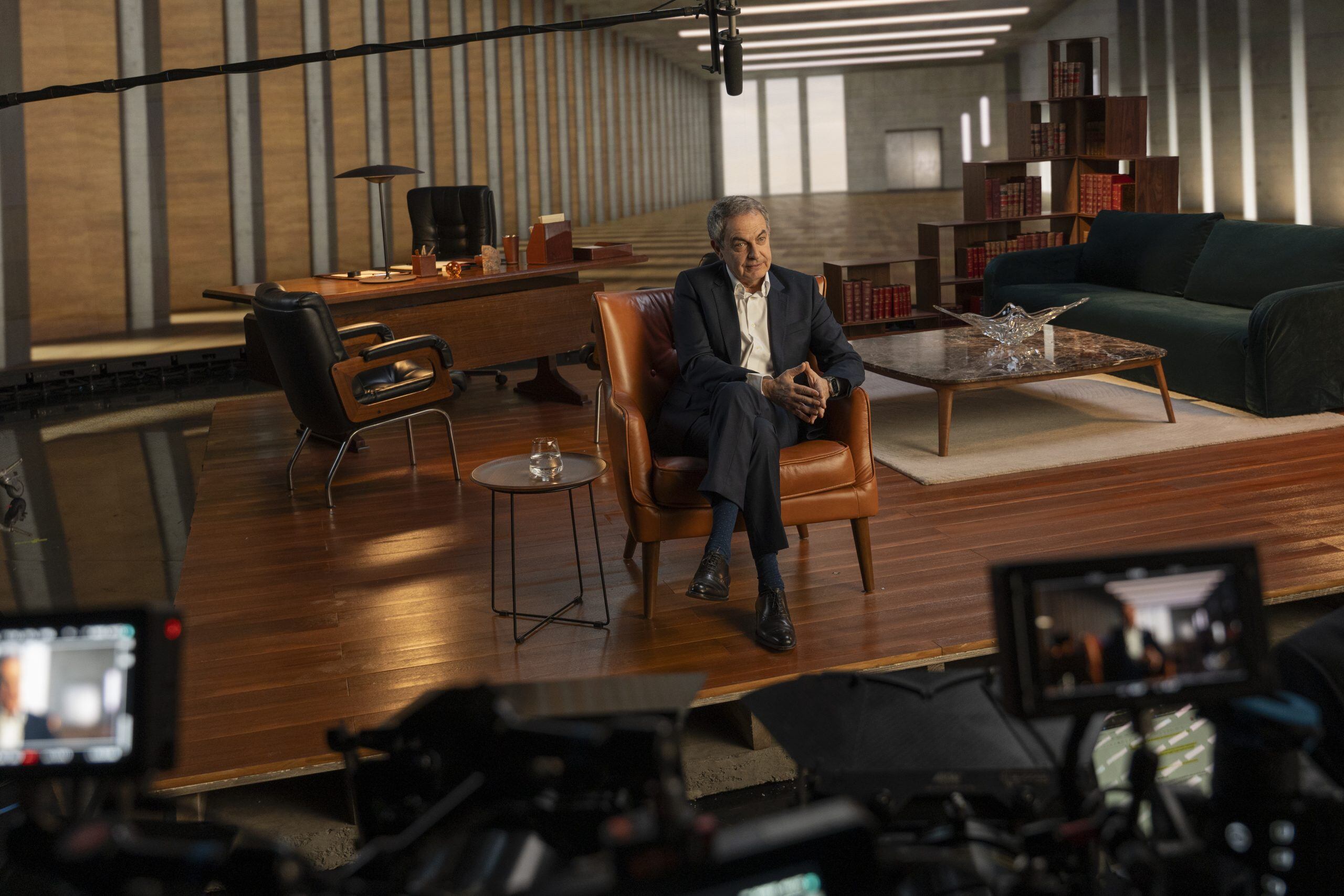 Un momento de la entrevista con José Luis Rodríguez Zapatero para 'La última llamada'.