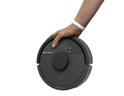 iRobot Roomba Mini en una mano