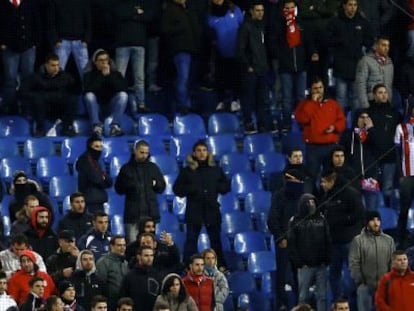 Uno de los fondos de la grada del Calder&oacute;n, en el pasado Atl&eacute;tico-Villarreal.