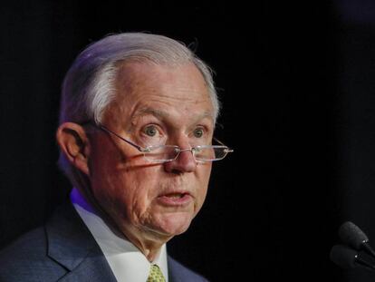 O secretário de Justiça dos EUA, Jeff Sessions, fala em conferência em Atlanta em 6 de junho.