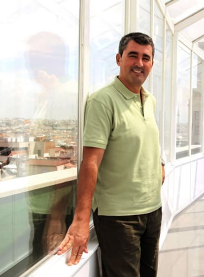 Javier Hoyos, director de Carrusel Deportivo, en la terraza de la SER
