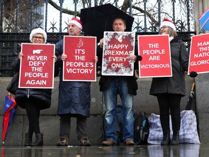 Manifestantes a favor del Brexit frente al Parlamento británico. 