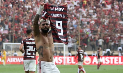 Gabriel Barbosa celebra sus goles.