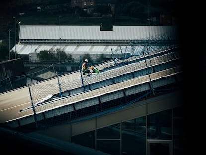 Trabajadores en A Coruña, en abril de 2023.