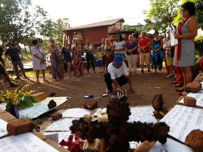 Moradores de Brumadinho realizam homenagem às vítimas.