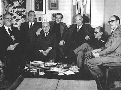 De izquierda a derecha, Luis Felipe Vivanco, Luis Rosales, Rodrigo Uría, Dionisio Ridruejo, Pedro Laín Entralgo, Gonzalo Torrente Ballester y Antonio Tovar, ya de vuelta de la experiencia falangista.