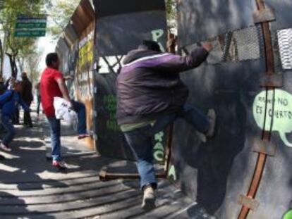 Manifestantes contrários à reforma energética, na sexta-feira.