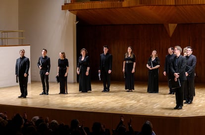 Stile Antico agradece los aplausos del público congregado en la Sala de Cámara del Auditorio Nacional.