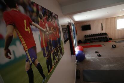 El gimnasio, decorado con fotos de la Roja.