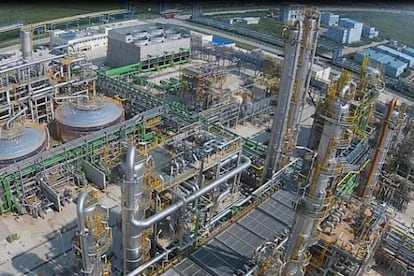 Planta química de Cepsa en Shanghai (China).
