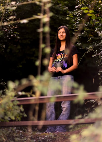 Mya-Rose Craig, retratada en un bosque, cerca de su casa en el sudoeste de Inglaterra.