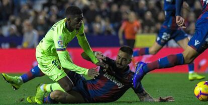 Cabaco fue expulsado por esta entrada a Dembélé.