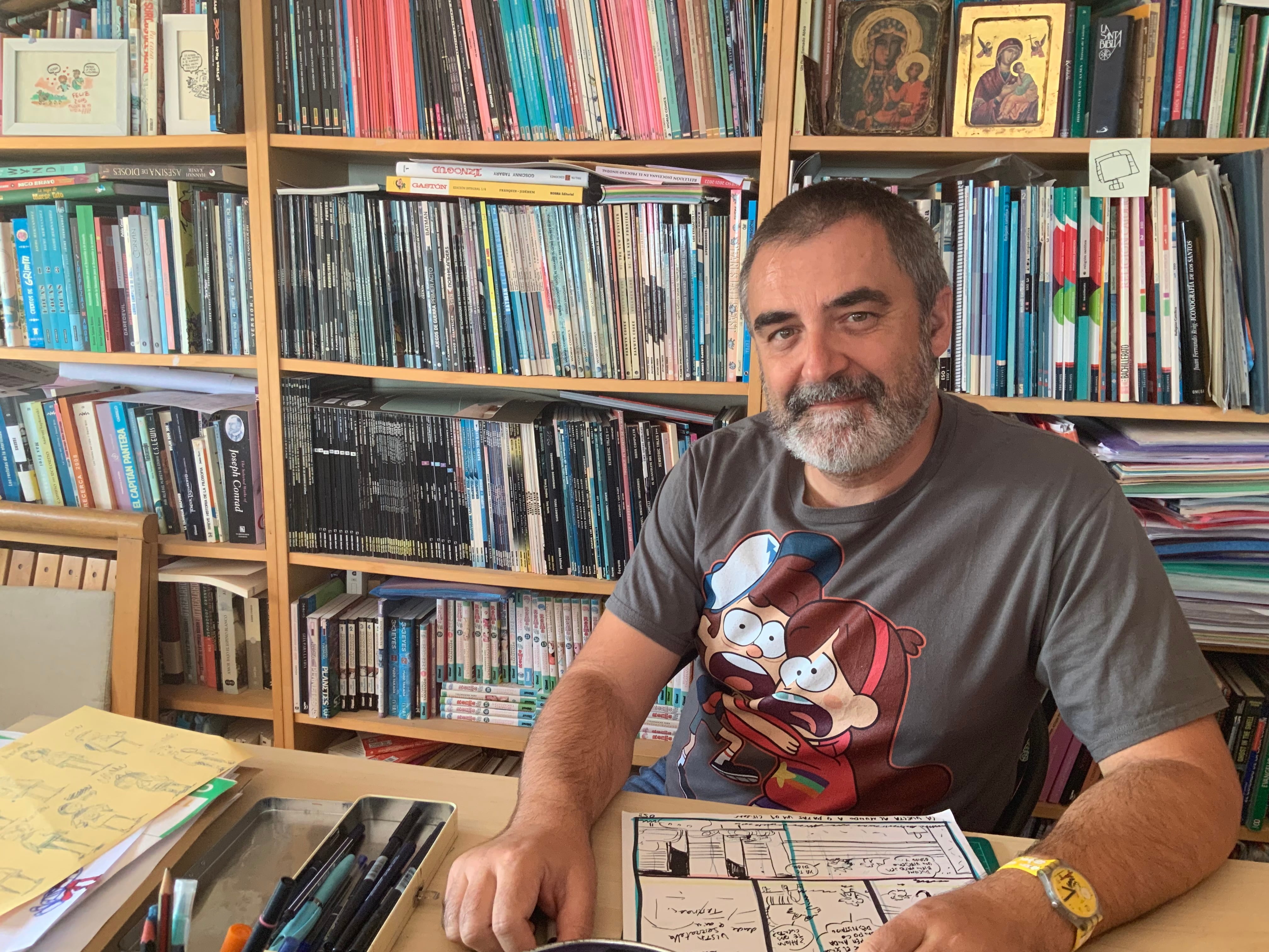 Pedro Cifuentes, profesor y autor de cómics: “Nos pasamos de didácticos y robamos a los adolescentes el sentido de la maravilla”