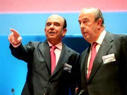 Emilio Botín, a la izquierda, y José María Amusátegui, en una reunión celebrada recientemente.