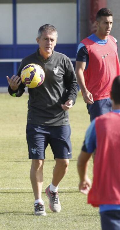 Lucas Alcaraz, en un entrenamiento con el Levante