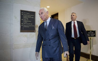 Roger Stone, en primer plano, llega al Congreso de EE UU el pasado 26 de septiembre para testificar sobre la trama rusa.