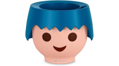 Macetero con diseño Playmobil.