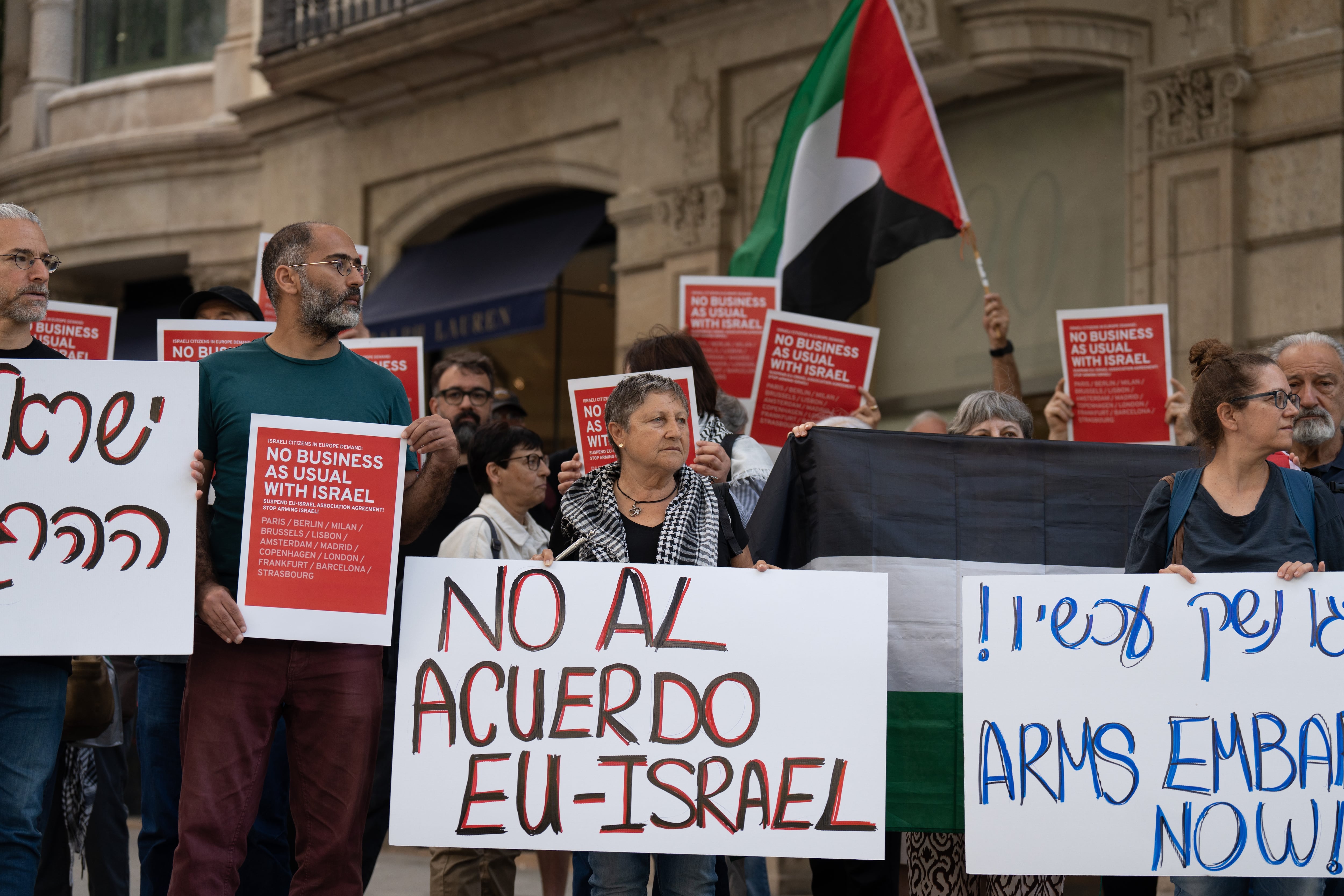 El capitán de un buque que atracó en Barcelona niega ante la jueza que llevara armas a Israel