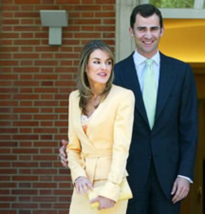 Felipe y Letizia tuvieron una reunión con el gabinete en Moncloa