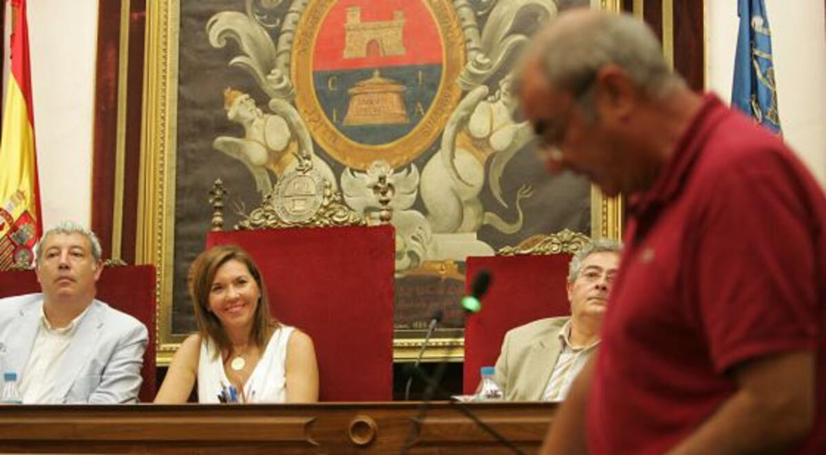 El debate sobre el estado de Elche aflora la debilidad de su alcaldesa ...