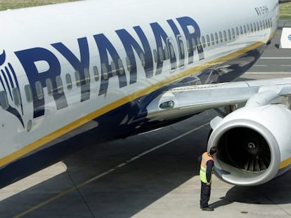 Un avi&oacute;n de la aerol&iacute;nea Ryanair. 