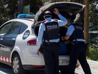 Una patrulla de Mossos durante una operación.