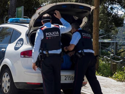 Una patrulla dels Mossos durant una operació.