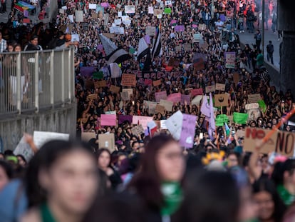 Miles de mujeres marchan en Osorno, Chile, el 8 de marzo pasado, convocadas por la Huelga Feminista General de la Coordinadora 8M.