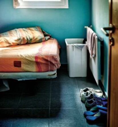 Una de las habitaciones donde viven adolescentes y j&oacute;venes adictos, internos en una finca del Proyecto Hombre