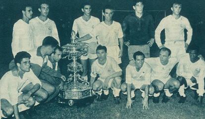 El Madrid con el trofeo en Cádiz.