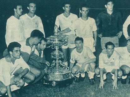 El Madrid con el trofeo en C&aacute;diz.