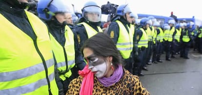 La policía detuvo a cientos de manifestantes para evitar altercados.