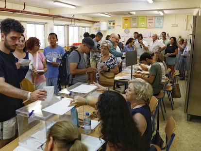 Colegio electoral del CEIP Joaquín Turina, en Sevilla, durante las elecciones del 23-J.