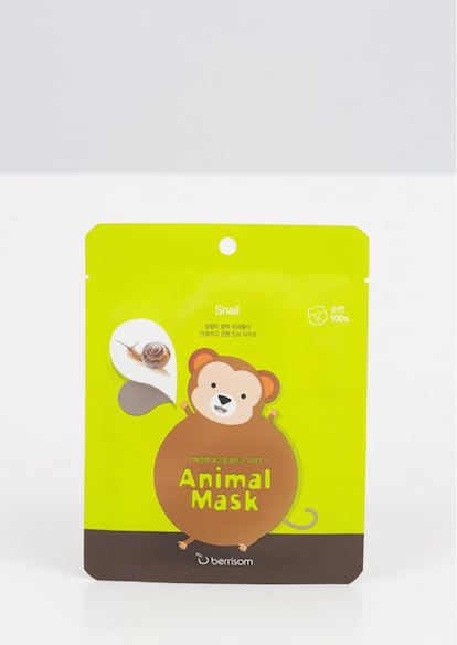 Mascarilla de la colección Animal Mask de Berrisom. Las mascarillas de celulosa de un solo uso son el producto estrella de la cosmética coreana. Existen de toda clase de formas y funciones: para limpiar, exfoliar, hidratar... Esta contiene baba de caracol.

Precio: 3,29 euros