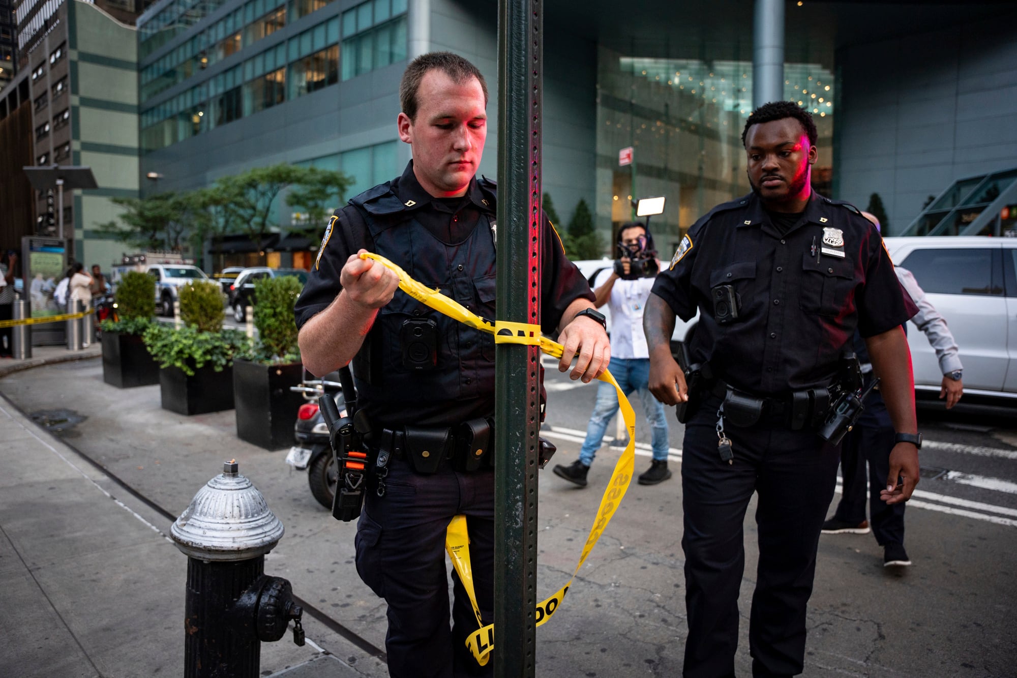Cuatro muertos, entre ellos un policía, en un tiroteo múltiple en un edificio de oficinas de Nueva York
