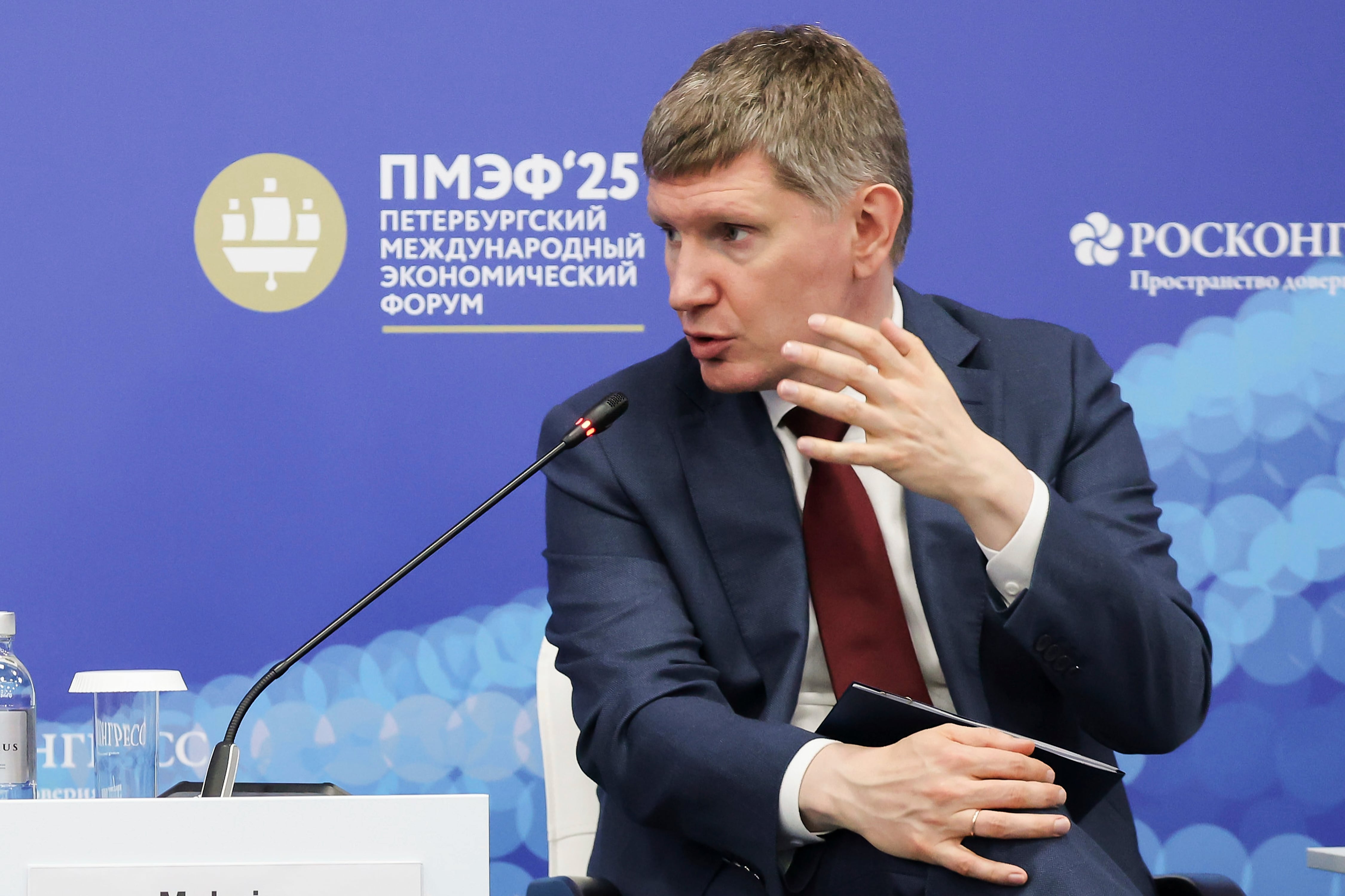 El Kremlin admite que Rusia está “al borde de la recesión”