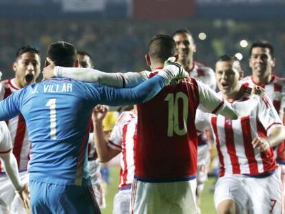 Los jugadores de Paraguay celebran la victoria ante Paraguay.