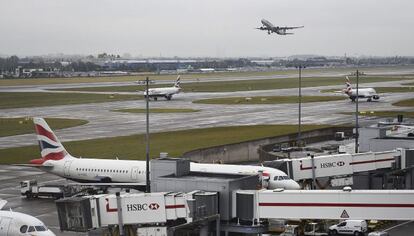 Área de rodaje y pistas del aeropuerto de Heathrow.