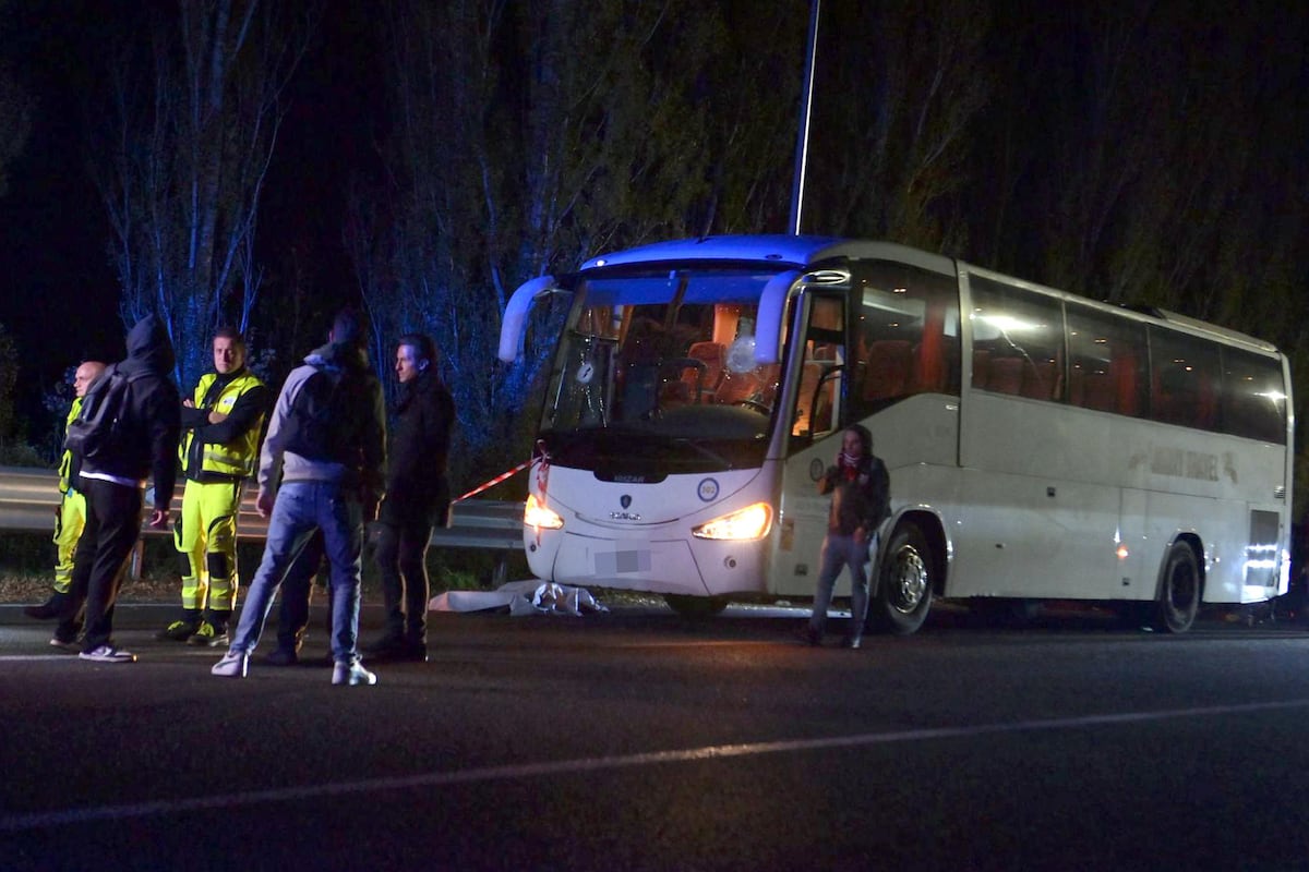 Muere el conductor de un autobús con aficionados de un equipo italiano de baloncesto tras un ataque con piedras de un grupo de ultras