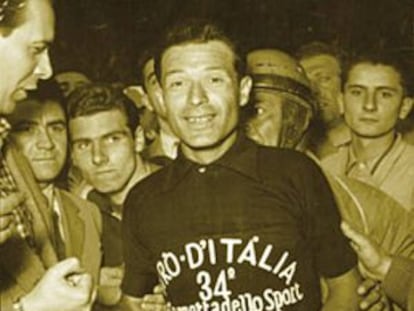 Giovanni Pinarello, con la &#039;maglia nera&#039; en el Giro de 1951.