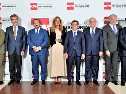 En la imagen, de izda. a dcha. M.ª del Carmen Giménez Cardona, Carlos Lesmes, Alberto N. García Barrenechea, Carmen Martín, José Luis Martínez-Almeida, Pablo Llarena, Juan Carlos Estévez y Ramón Rodríguez Nogueira.