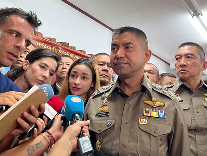 El subdirector de la Policía de Tailandia, Surachate Hakparn, este martes, durante una comparecencia ante los medios para explicar la investigación del crimen del cirujano colombiano Edwin Arrieta en la isla de Phangan.