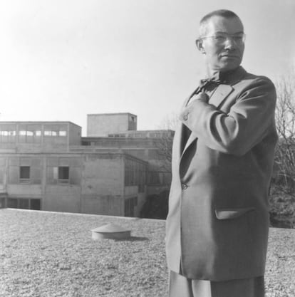 Max Bill, arquitecto suizo cofundador de la escuela de Ulm, en una imagen de 1954 del archivo del museo.