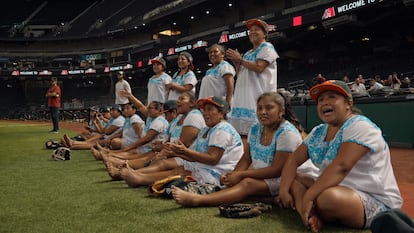 Las Amazonas en el estadio Chase Field, en Arizona. 